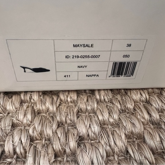 Rare Style Manolo Blahnik Navy Blue Leather Maysale Heel - Picture 7 of 8